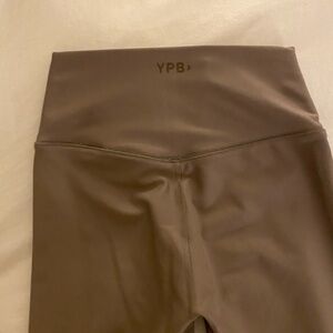 Abercrombie YPB High-Waisted Leggings in Brown